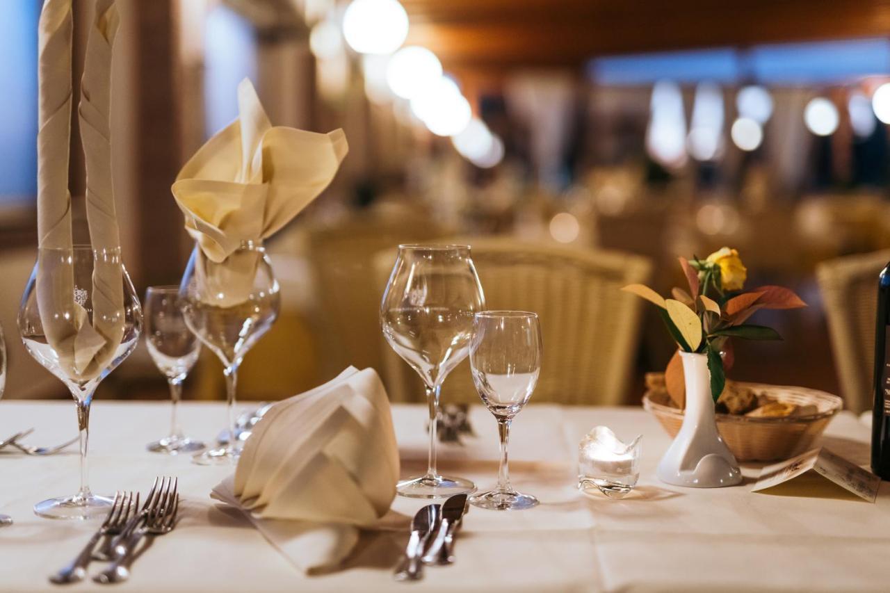 Agrihotel Elisabetta Collemezzano Bagian luar foto