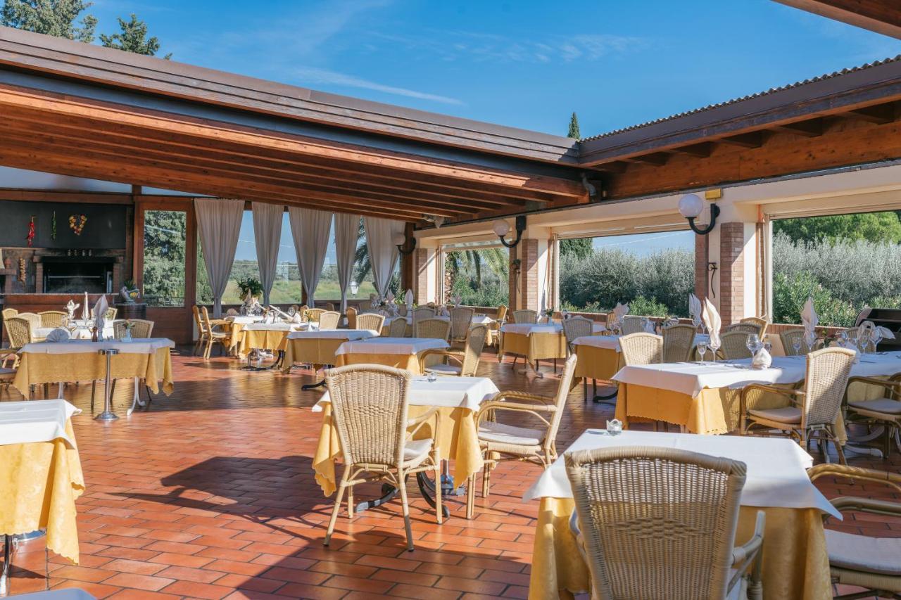 Agrihotel Elisabetta Collemezzano Bagian luar foto
