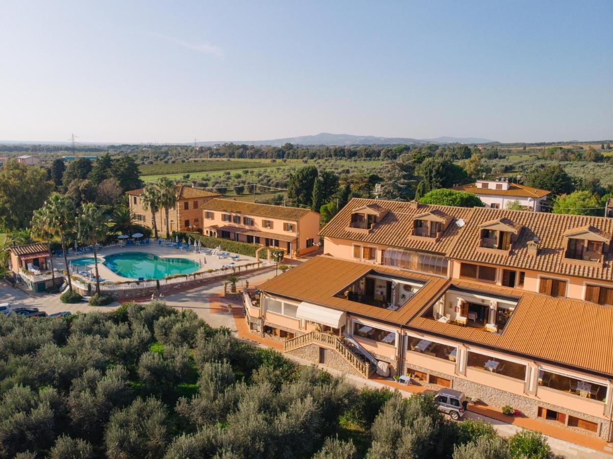 Agrihotel Elisabetta Collemezzano Bagian luar foto
