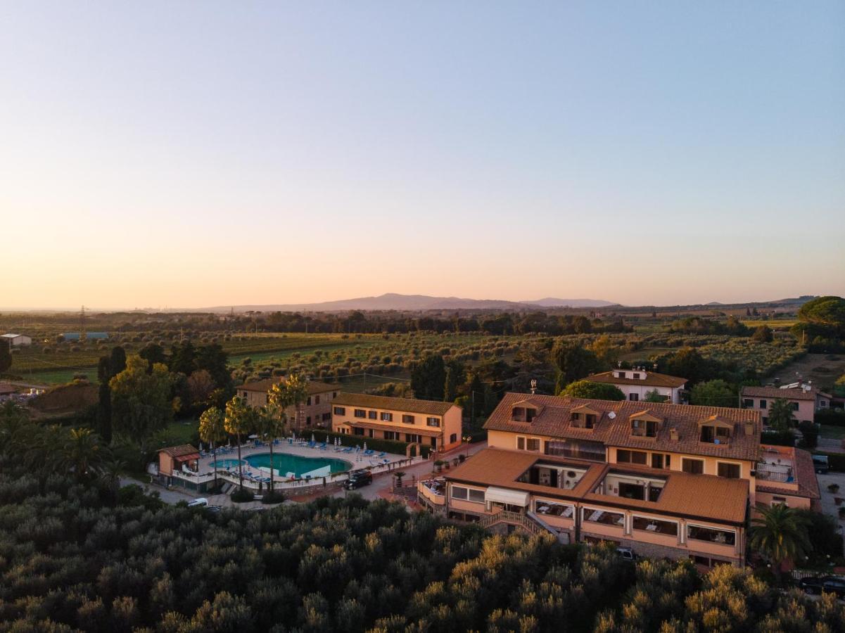 Agrihotel Elisabetta Collemezzano Bagian luar foto