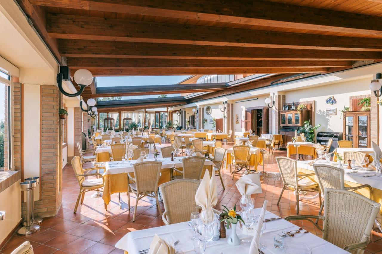 Agrihotel Elisabetta Collemezzano Bagian luar foto