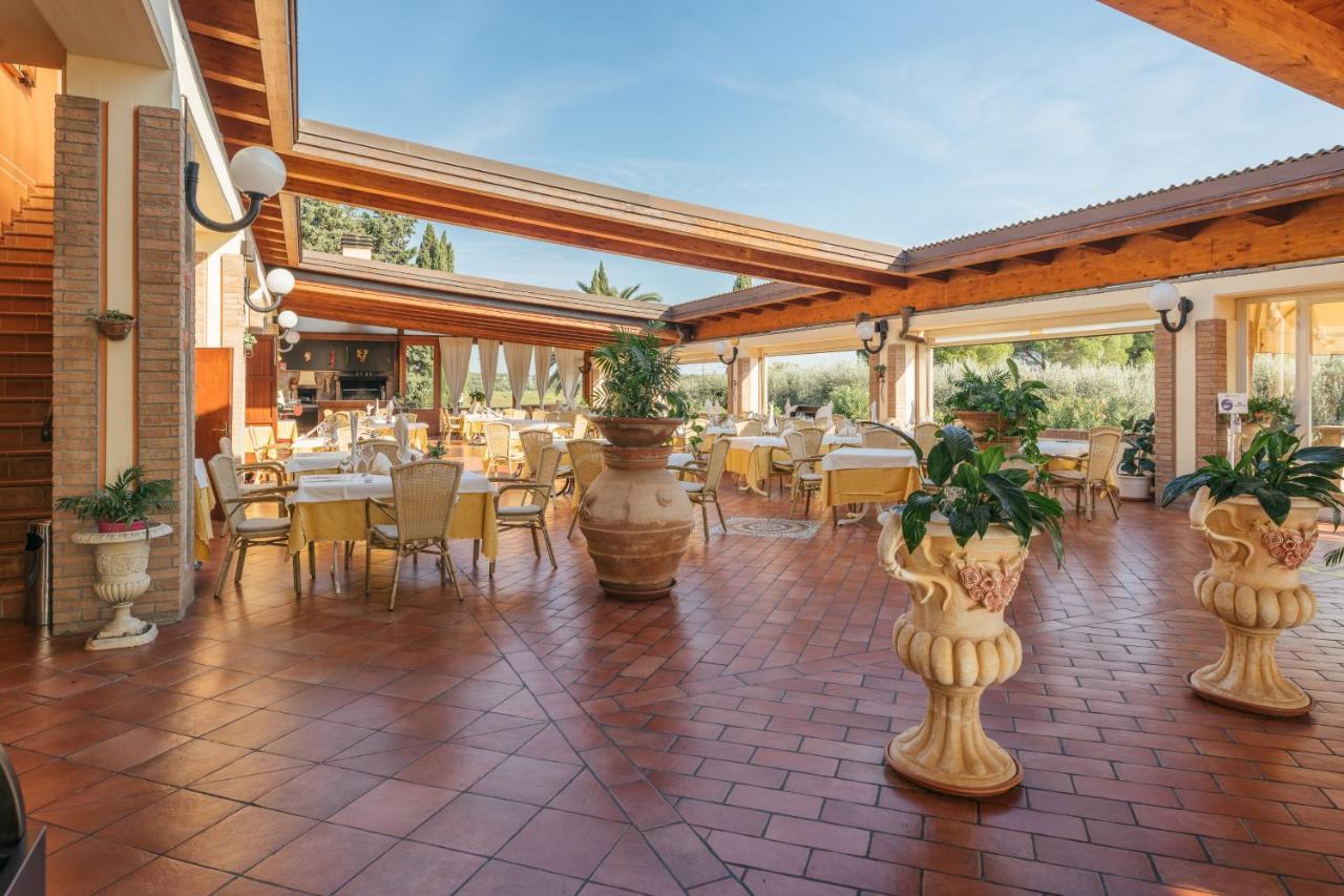 Agrihotel Elisabetta Collemezzano Bagian luar foto