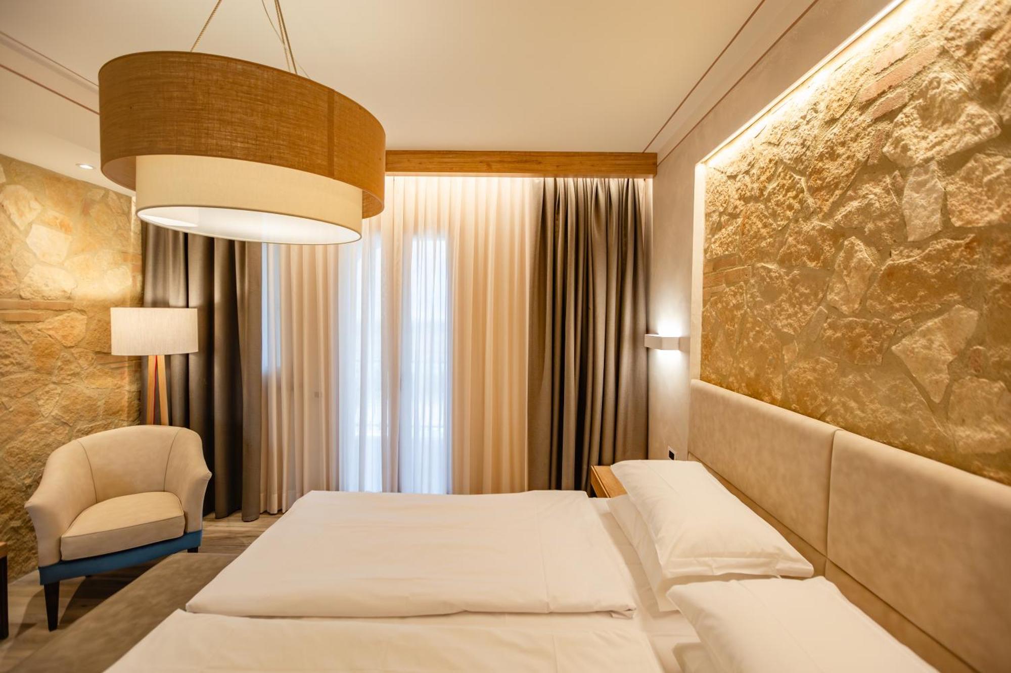 Agrihotel Elisabetta Collemezzano Bagian luar foto