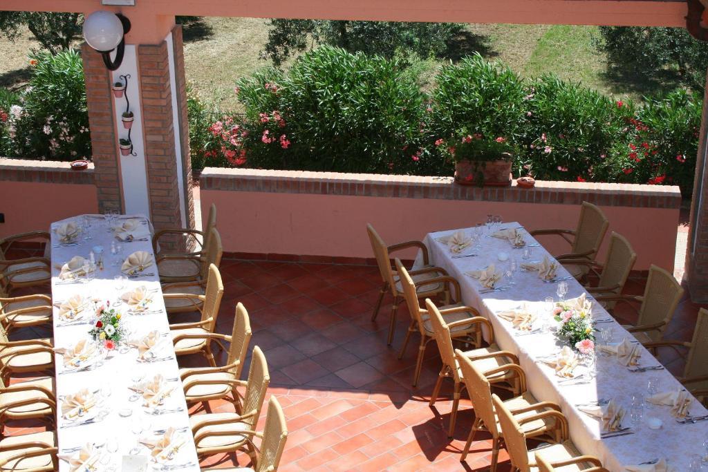 Agrihotel Elisabetta Collemezzano Bagian luar foto