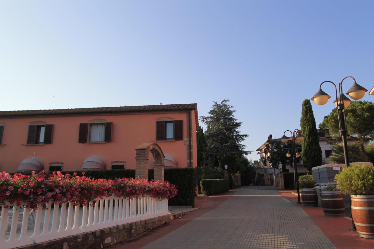 Agrihotel Elisabetta Collemezzano Bagian luar foto