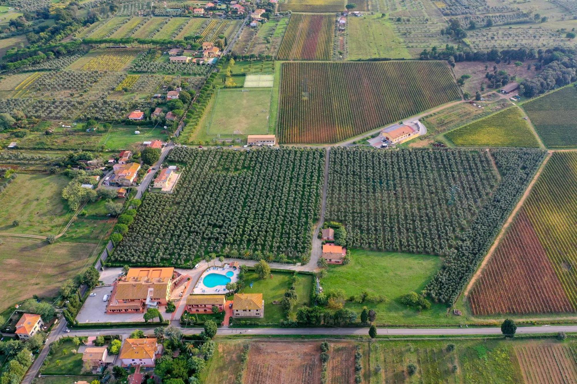 Agrihotel Elisabetta Collemezzano Bagian luar foto