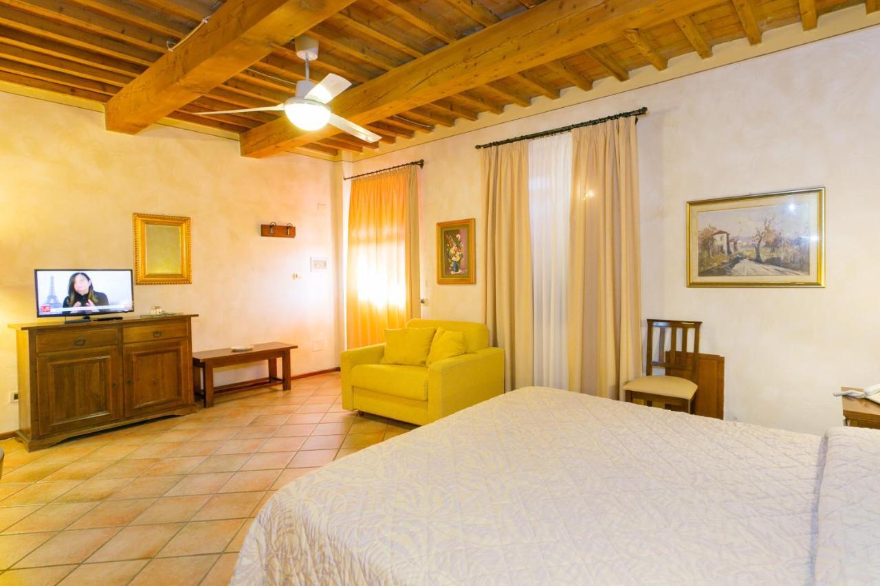 Agrihotel Elisabetta Collemezzano Bagian luar foto