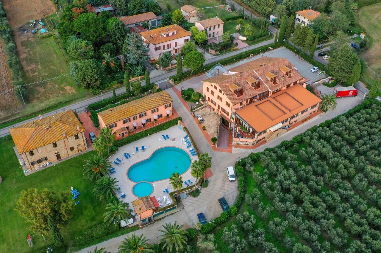 Agrihotel Elisabetta Collemezzano Bagian luar foto