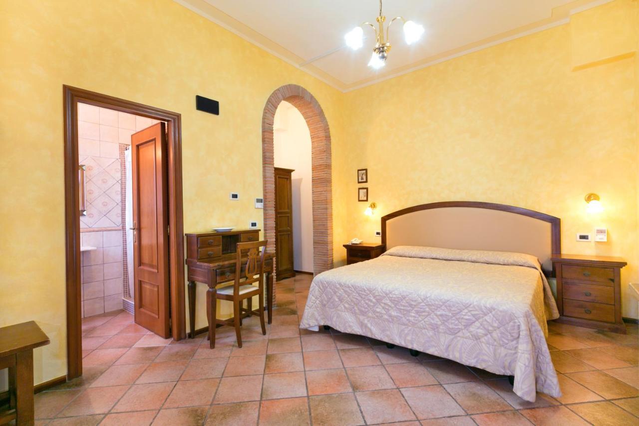 Agrihotel Elisabetta Collemezzano Bagian luar foto