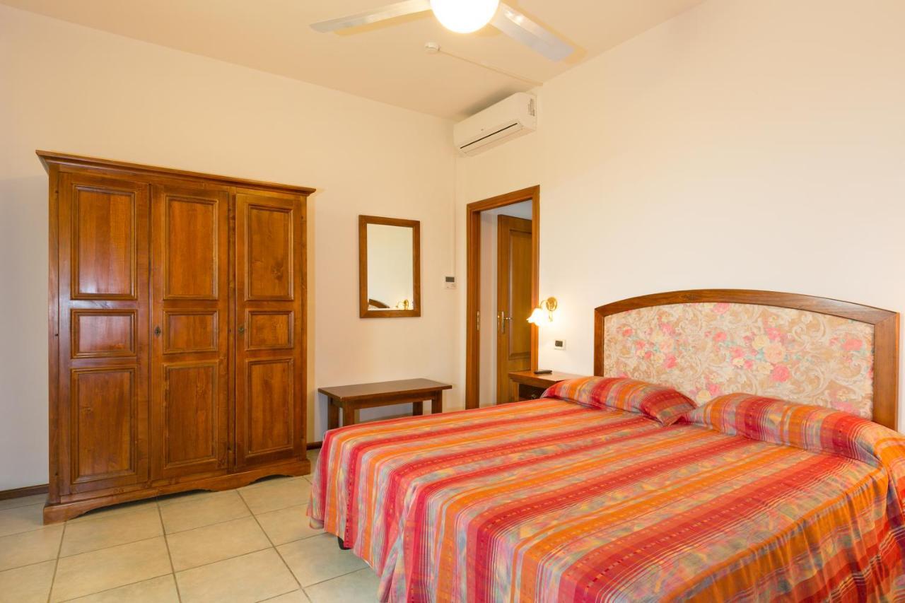 Agrihotel Elisabetta Collemezzano Bagian luar foto