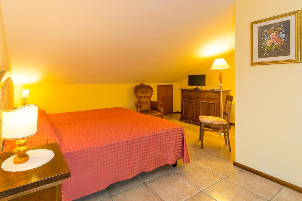 Agrihotel Elisabetta Collemezzano Bagian luar foto