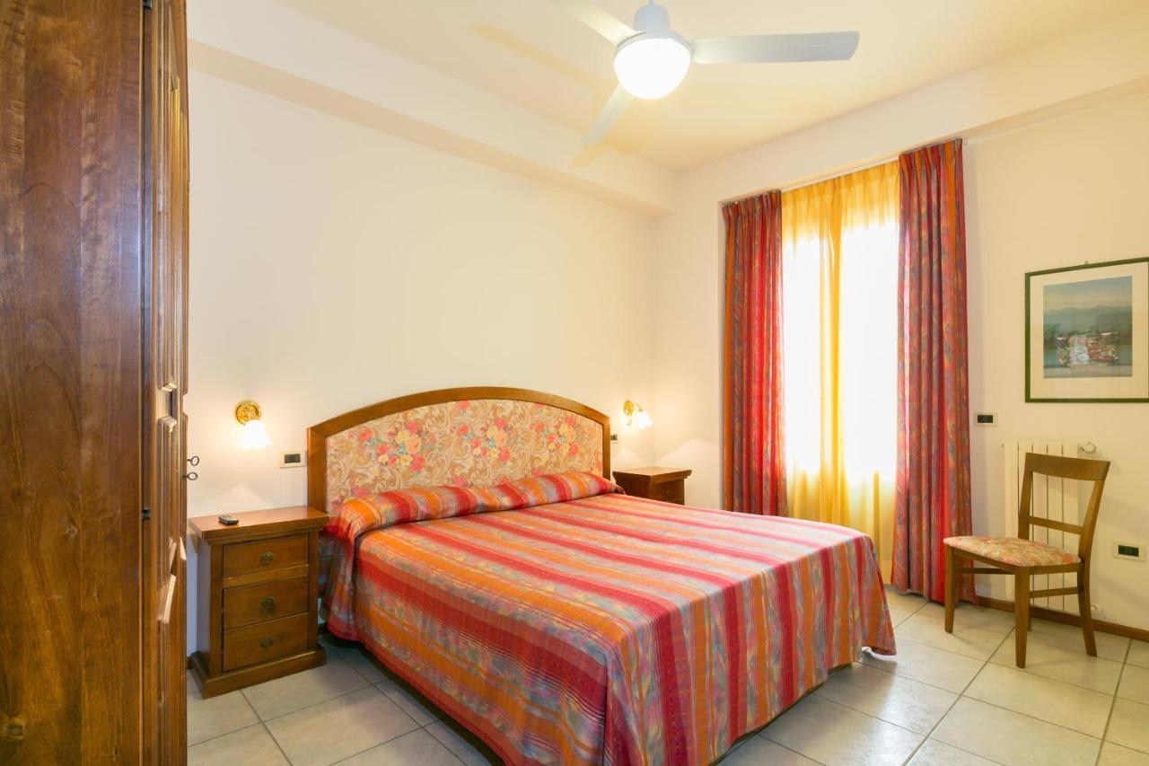 Agrihotel Elisabetta Collemezzano Bagian luar foto