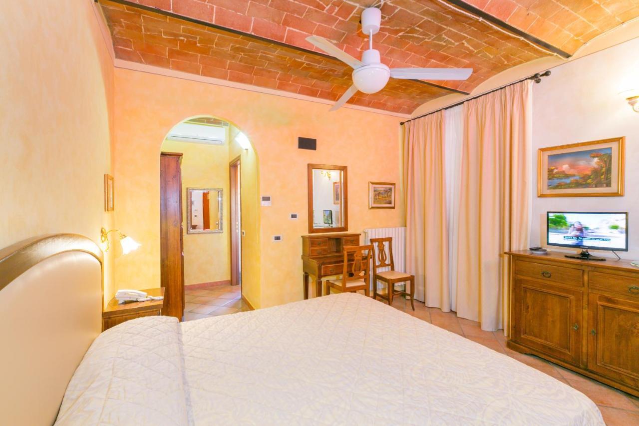 Agrihotel Elisabetta Collemezzano Bagian luar foto